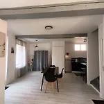 Semesterbostad Charmante Maison Familiale Au Coeur Du Village Augerolles