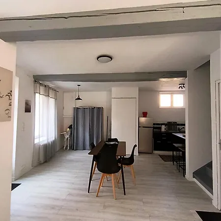Prázdninový dům Charmante Maison Familiale Au Coeur Du Village Augerolles